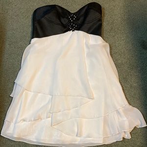 Dress Elegance  Size 5  GUNNE SAX Like New